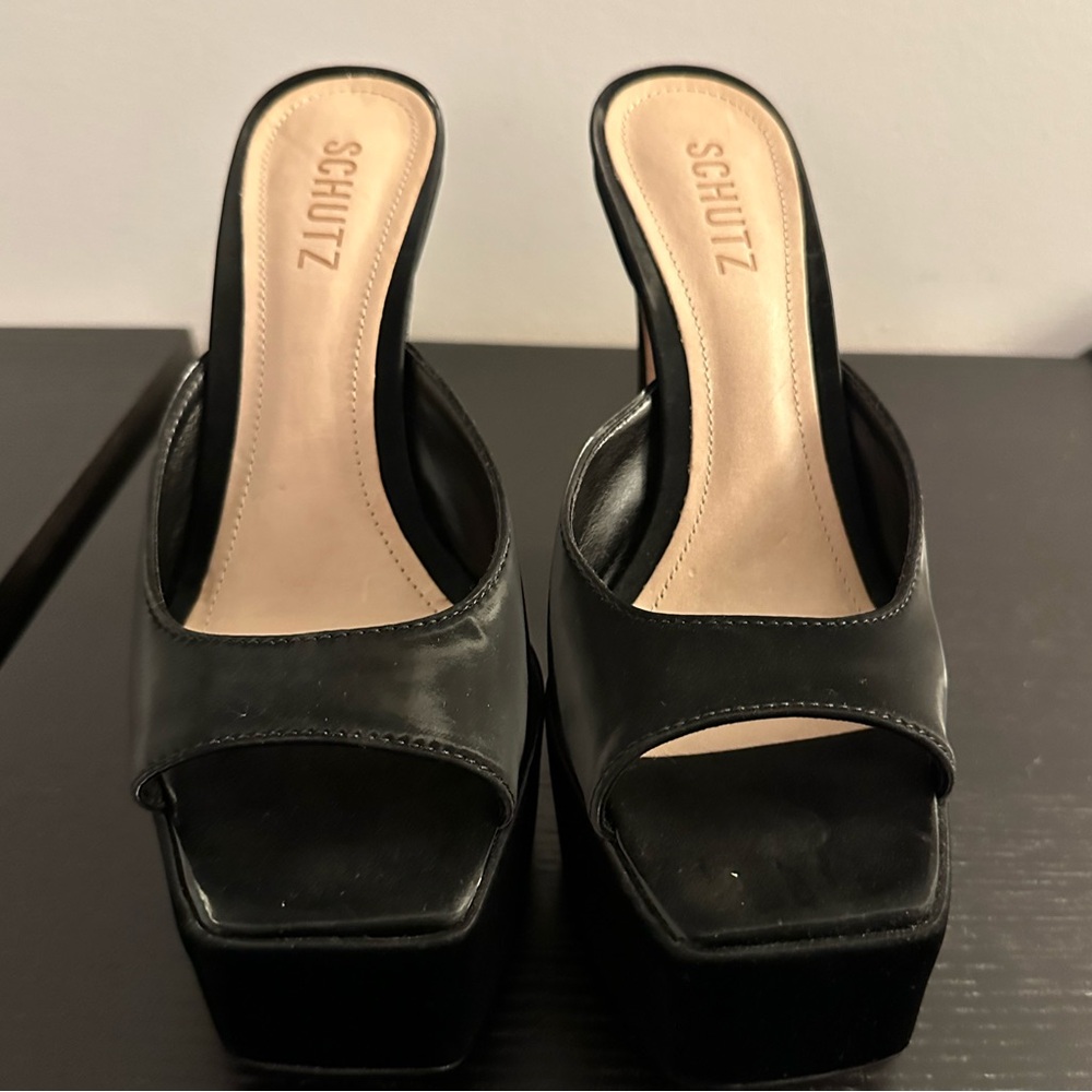 **NEW** SCHUTZ Andrina Sandal - Black - 8.5US